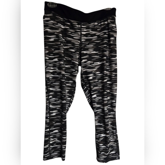 Nike Dri Fit Women's Black and Grey Patterned Capri Leggings Large - Picture 1 of 6